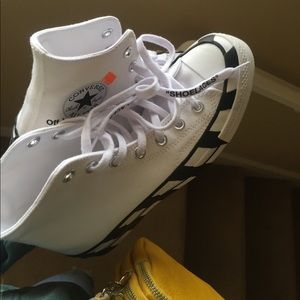 OFF WHITE CHUCKS